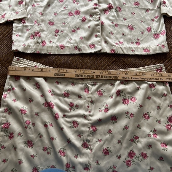 Vintage Character Satin Silky Rosebud Pajama Top and Bottom size small - Picture 7 of 8